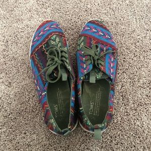 Tribal print Tom’s sneakers